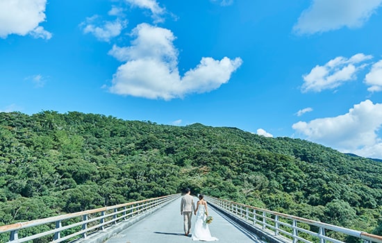 太陽が彩る自然の教会