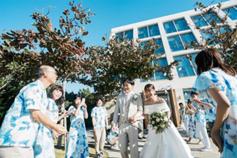 沖縄の結婚式でアロハシャツはOK？