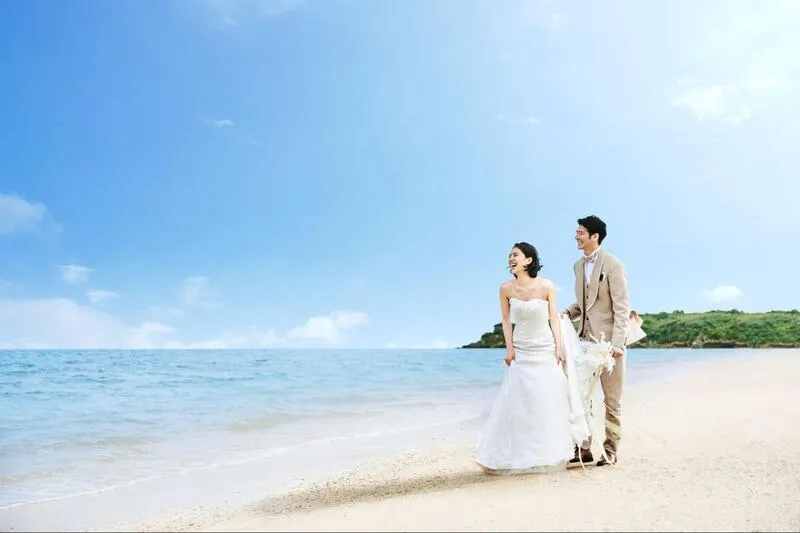 沖縄で結婚式を挙げると、結局いくらかかるの?