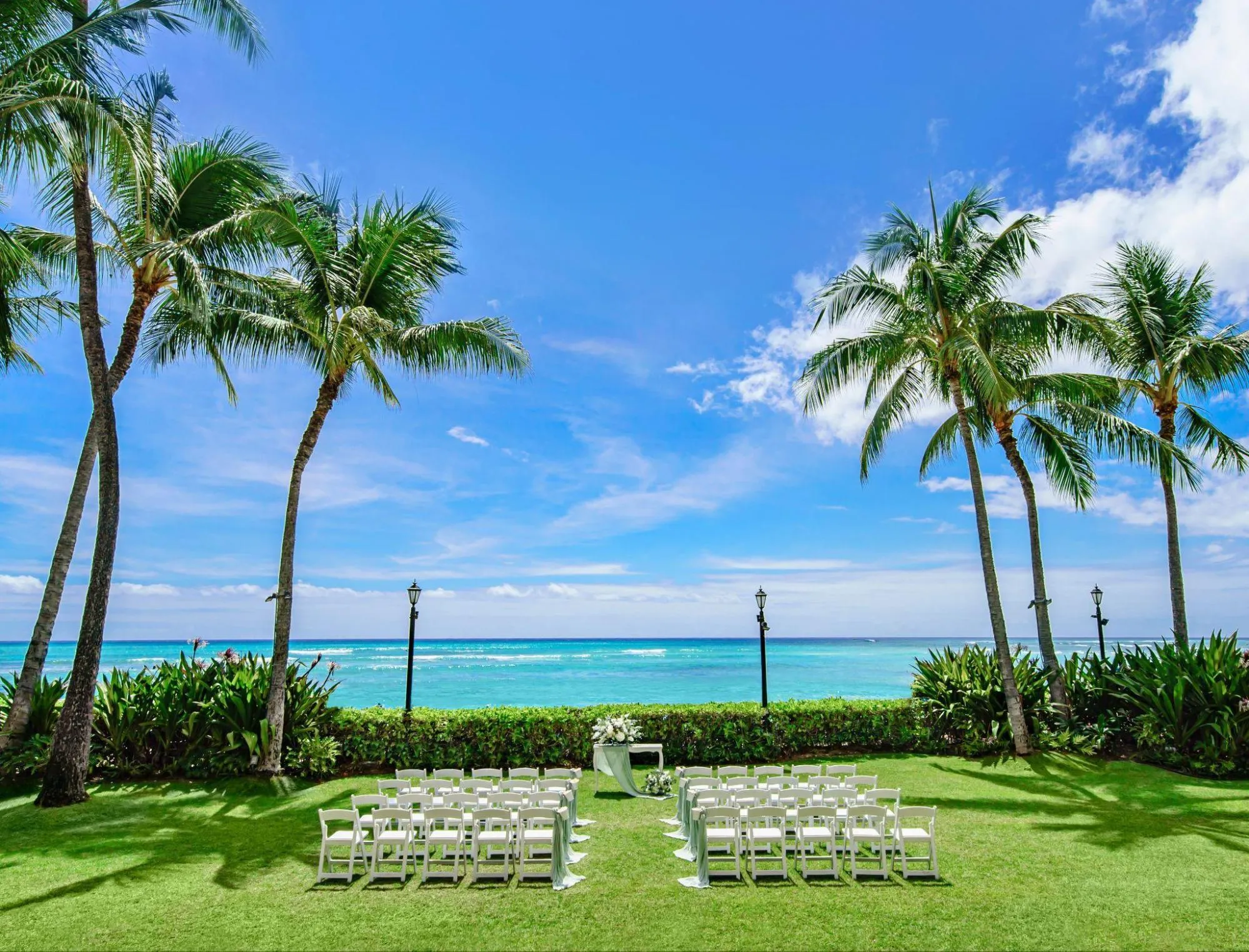 ハワイで結婚式をしたい！けど、いくらかかるんだろう…？