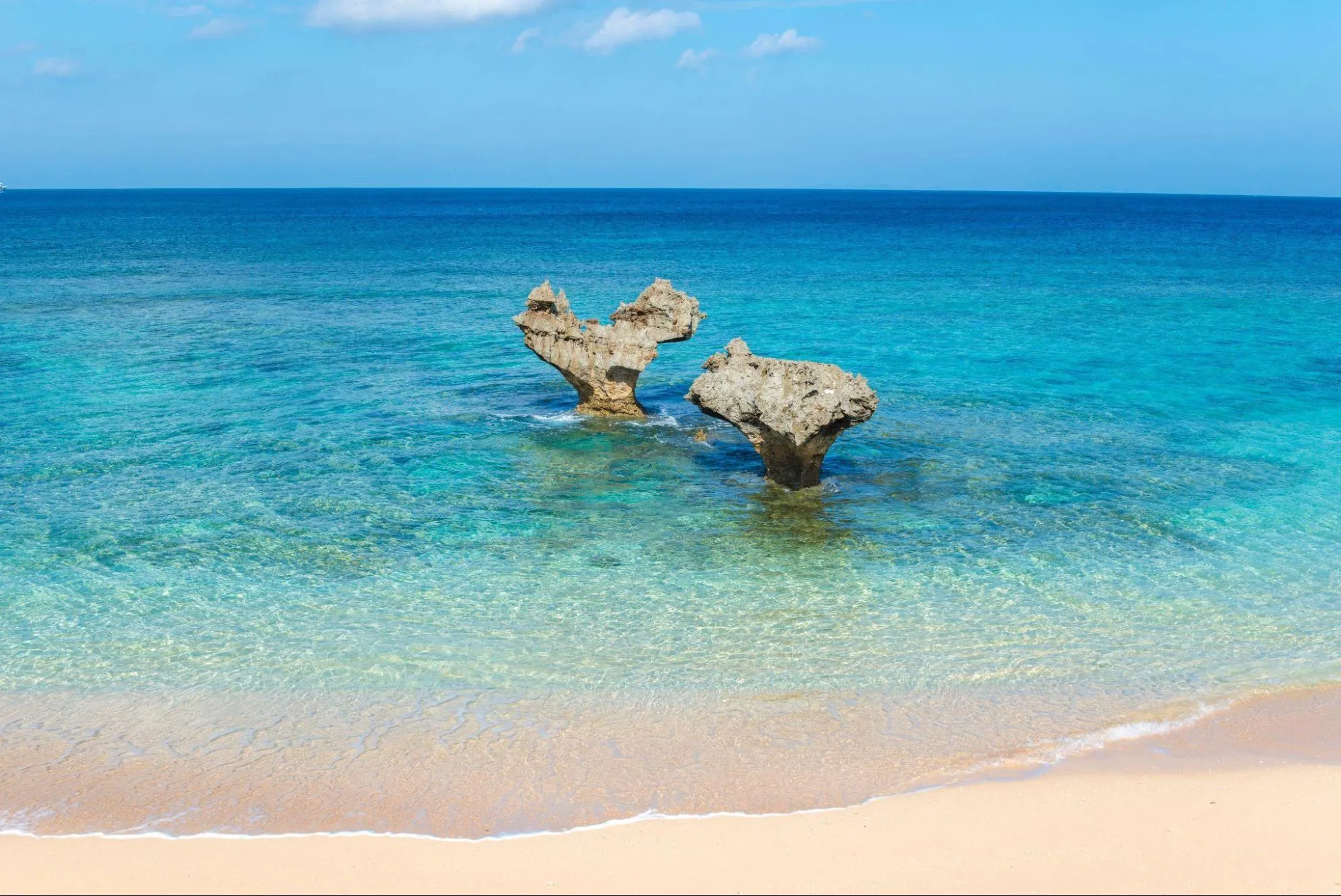 古宇利島（ティーヌ浜［ハートロック］／古宇利大橋）