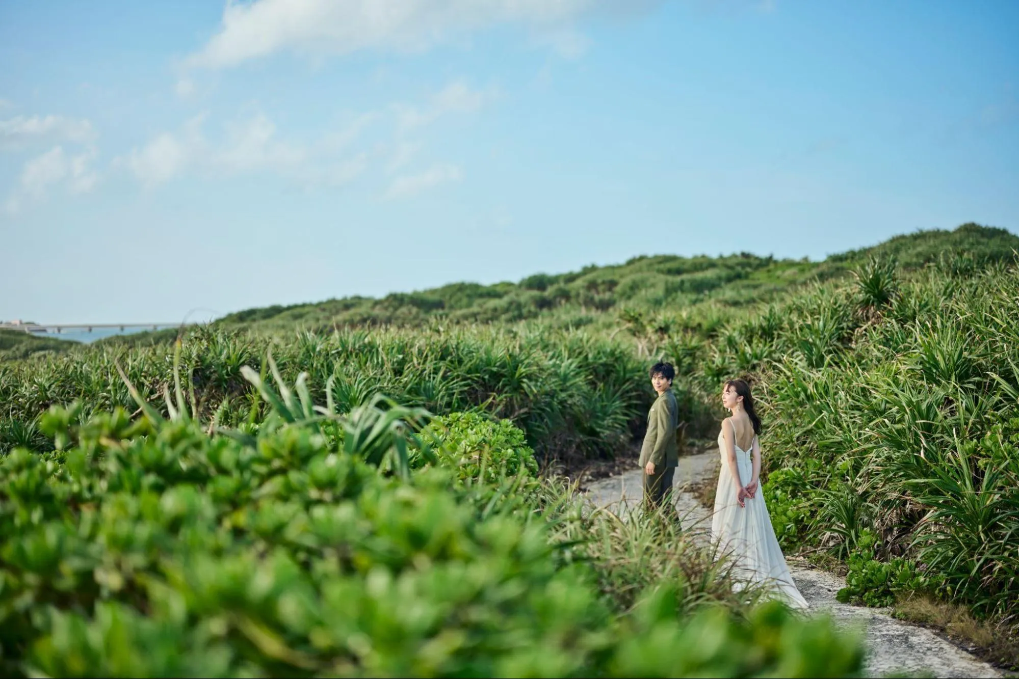 沖縄の絶景を背景にフォトウェディングを実現！