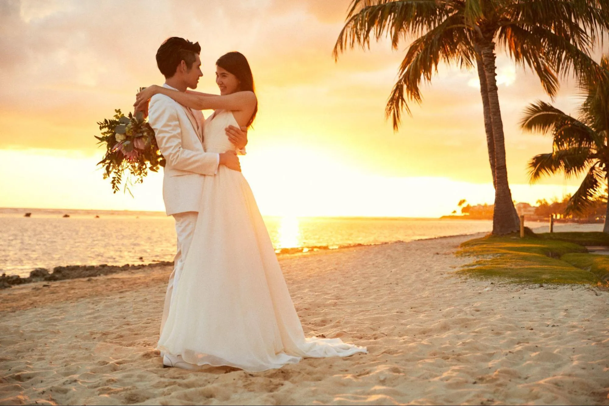 一生に一度の結婚式。ベストな時期にハワイで